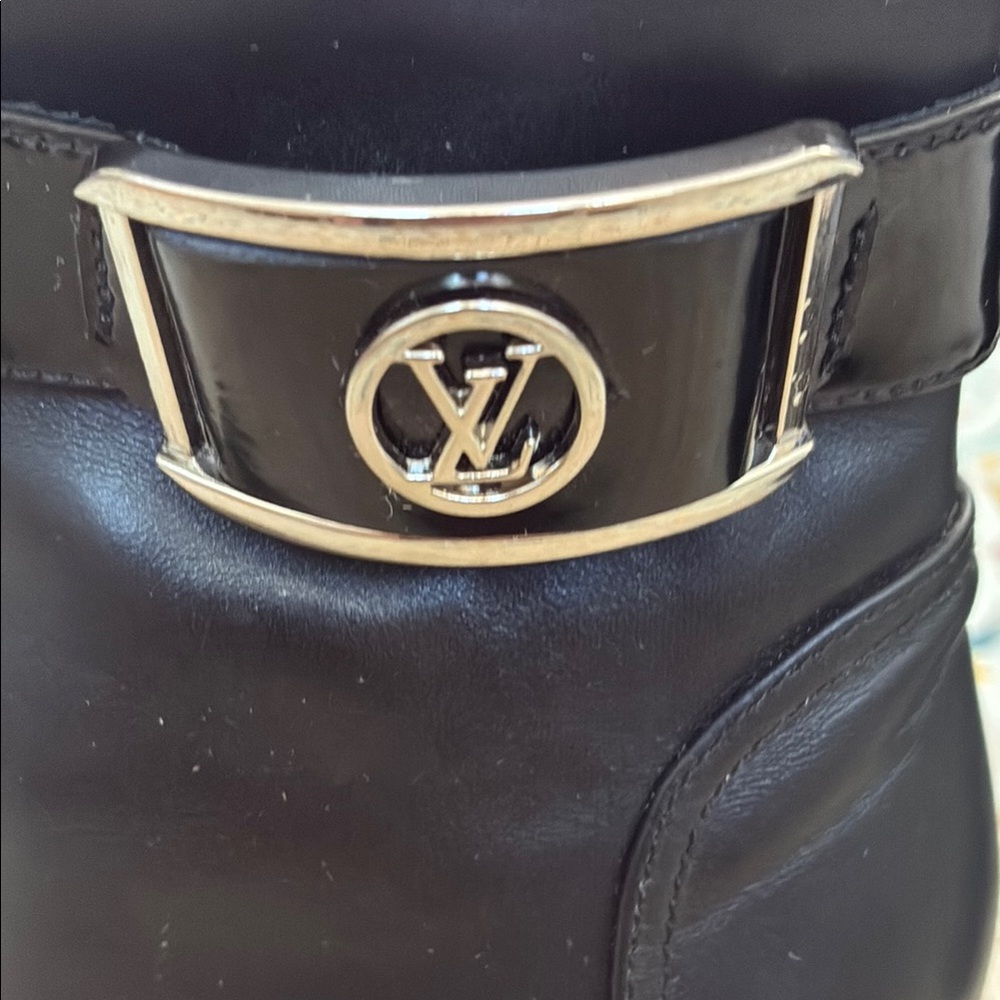 Elegant Black Heeled Boots, size 8 - Picture 3 of 8